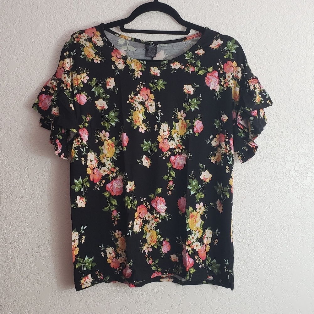 NWT 《 Small Frill Sleeve Top by Agnes & Dora